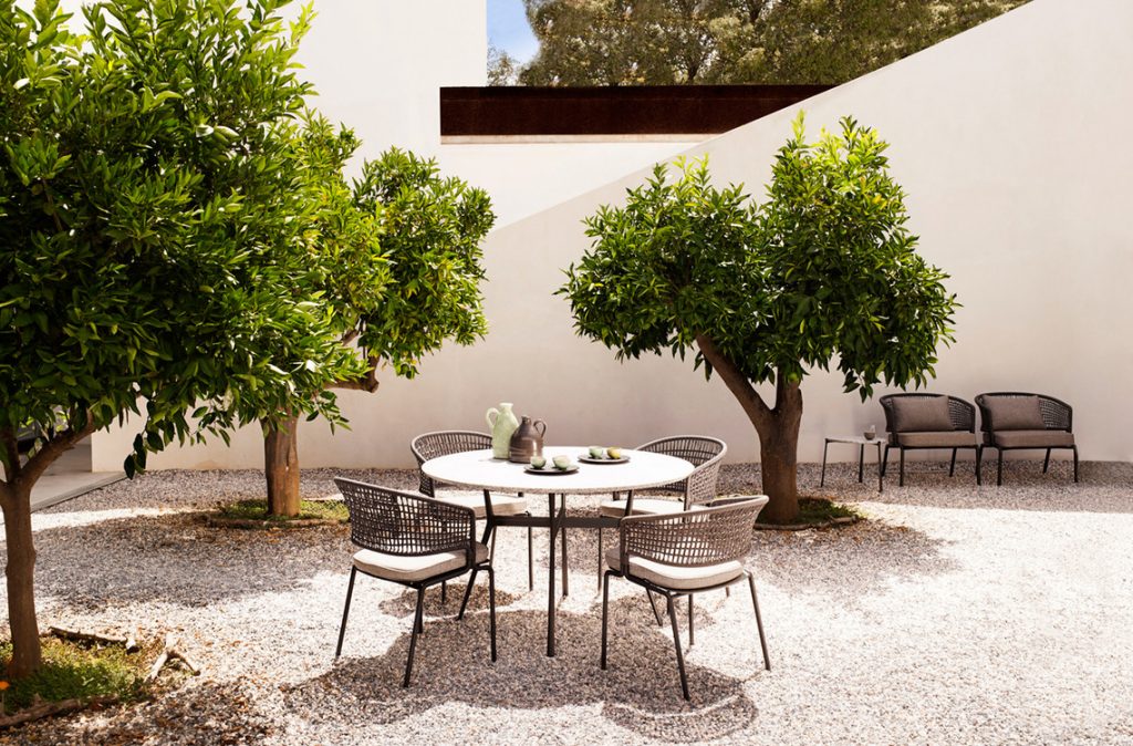 bàn ghế ăn ngoài trời