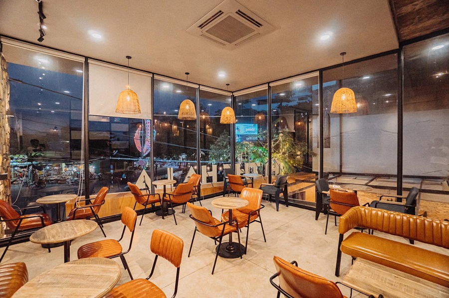 Gia công bàn ghế quán The Hala Coffee