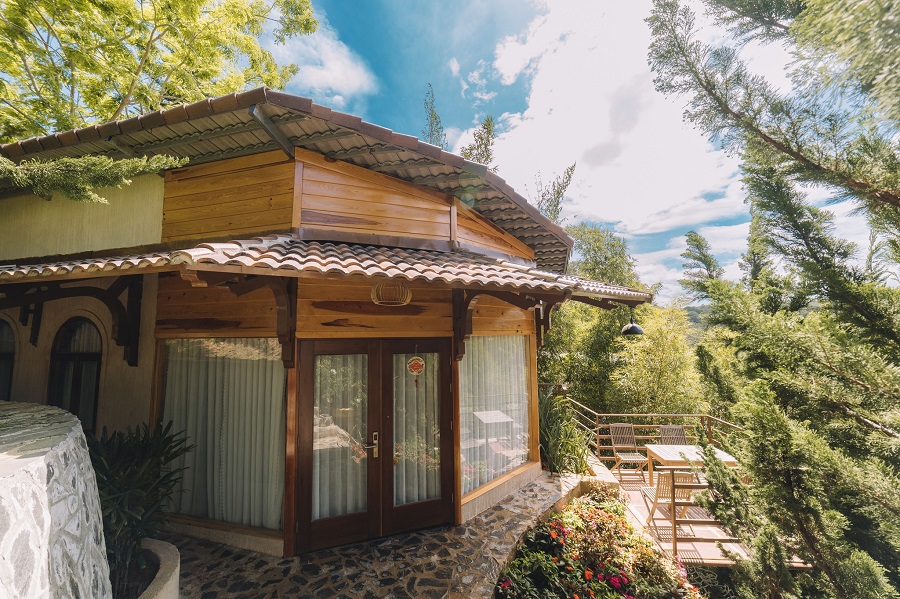 Gia công bàn ghế cho Zen Valley Dalat